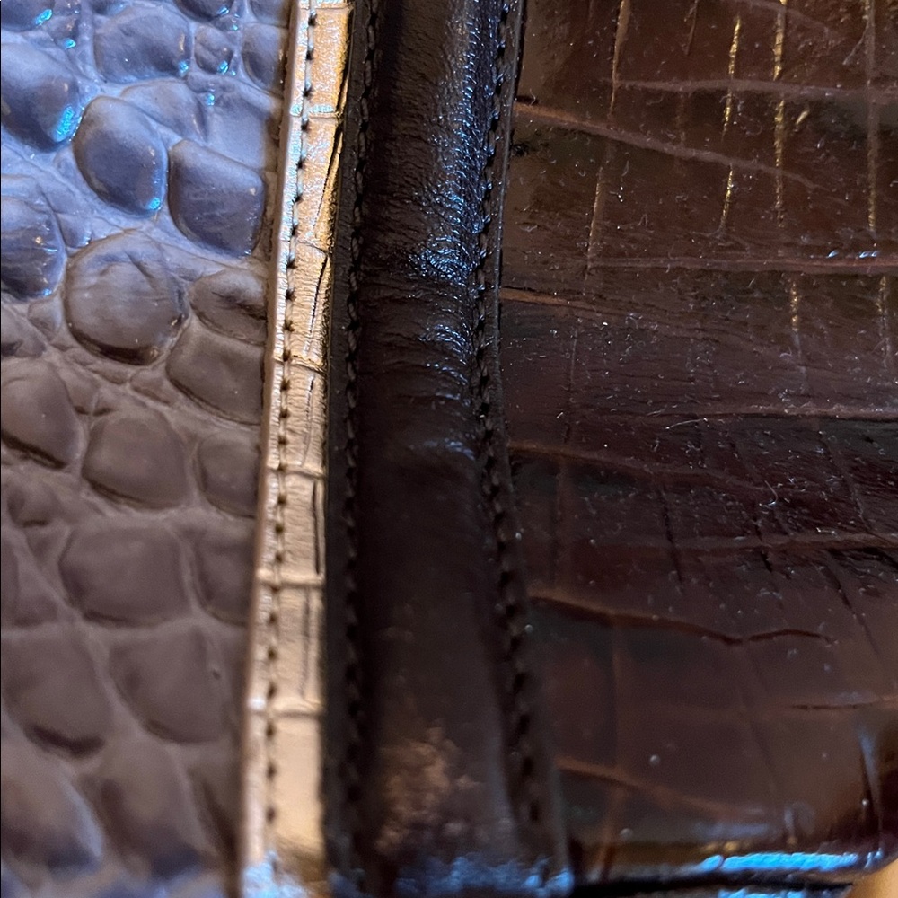BRAHMIN Elegant Crocodile Embossed Tote Bag - Picture 5 of 7